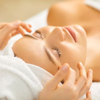 Serum Boost gezichtsbehandelingen bij Schoonheidssalon Alexandra in kesteren